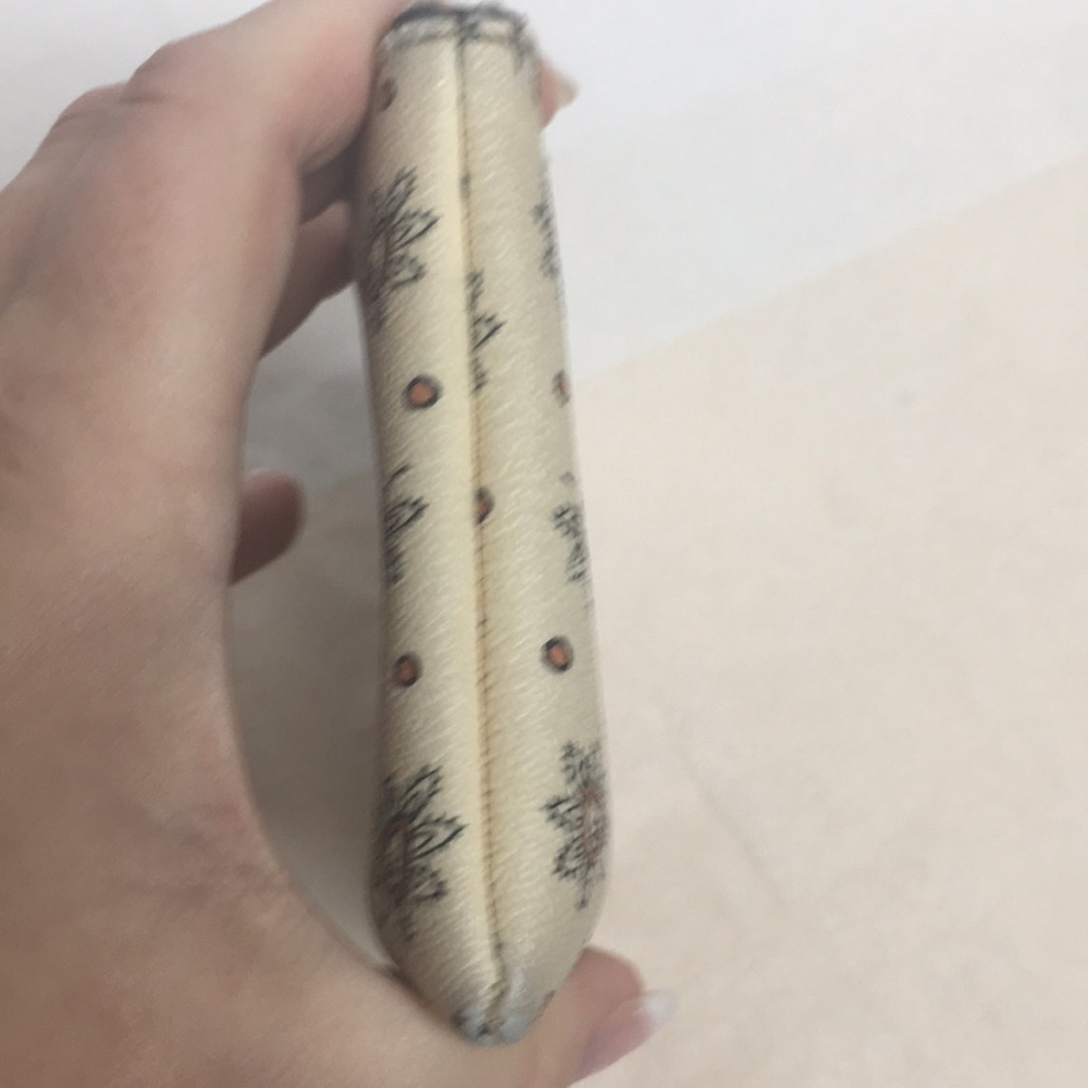CORNER ZIP WRISTLET IN FOREST BUD PRINT - Picture 9 of 9